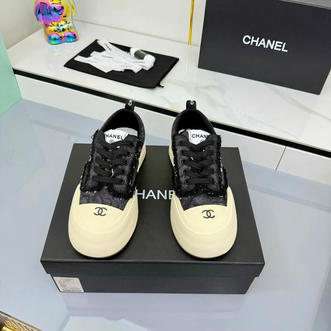 👟👟Ex-factory price 600👟👟 Chanel bread shoes ~ original calfskin panda shoes Chanel 25C latest hot style panda black and white sports shoes casual sneakers Xiaoxiang hot item classic black and white panda color coco girls must pay Fabric: original custom mixed sheepskin lining: original imported breathable mesh lining outsole: Original molded rubber + TPU combination Size: Women's 35-41 Buy now👉